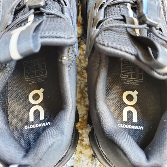 On Cloudaway Women's‎ shoe - Picture 3 of 5